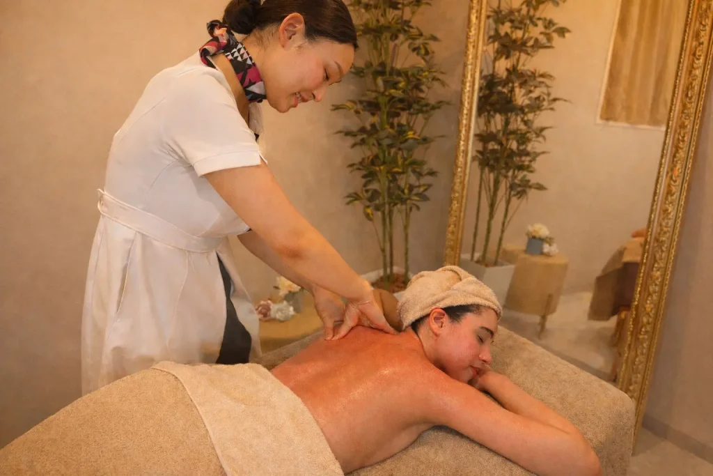 恵比寿の落ち着いた個室サロンで岩盤浴マットに癒やされるリラックスタイム