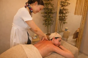 恵比寿の静かなプライベート空間で岩盤浴マッサージを楽しむ