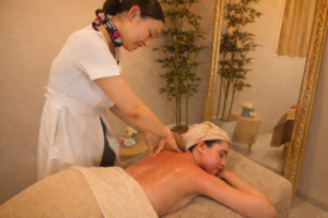 恵比寿の静かなプライベート空間で岩盤浴マッサージを楽しむ